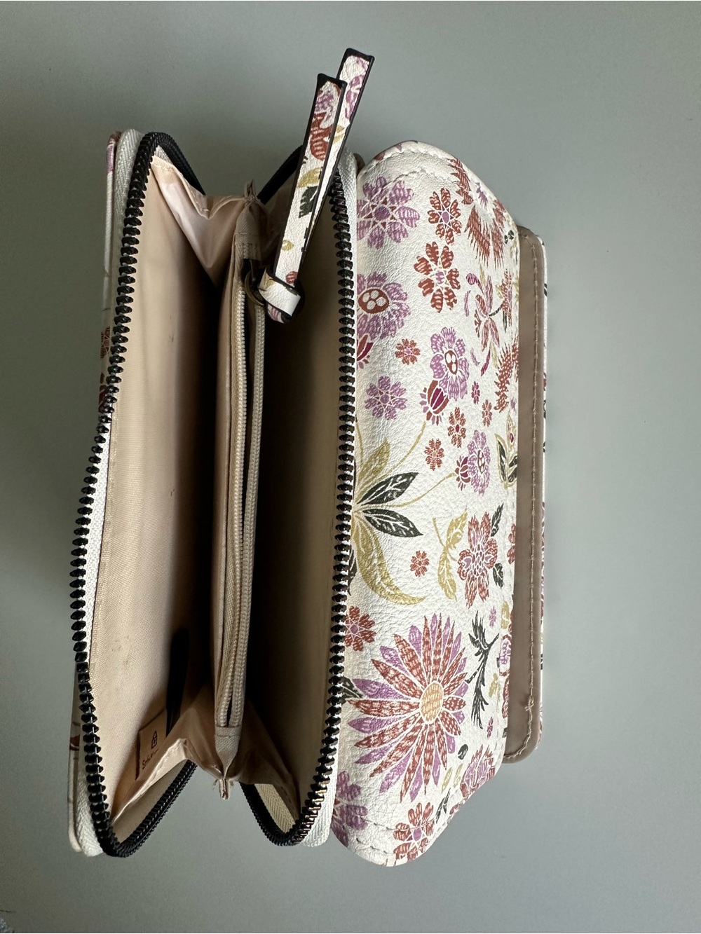 Safe Keeper Floral Print Bifold Wallet | RFID Blocking | Card Slots | Zip Coin - Picture 10 of 13